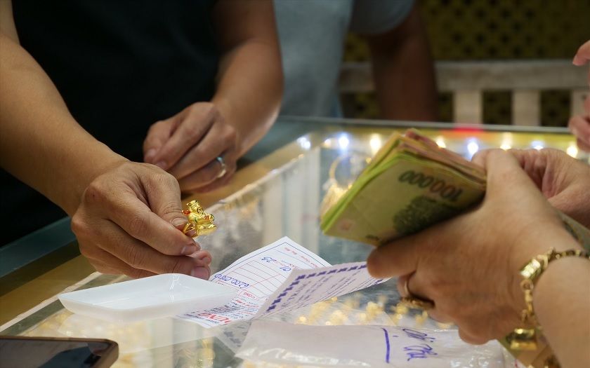 Bán vàng không giấy lỗ bao nhiêu/