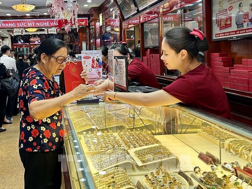 Người dân nên mua và bán vàng cùng một nơi